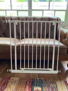 Safety gate for babies or pets 