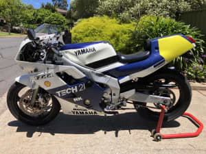 1989 Yamaha FZR250R 3LN