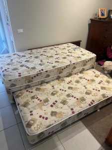 Crown Posture Trundle Bed - Like New!!