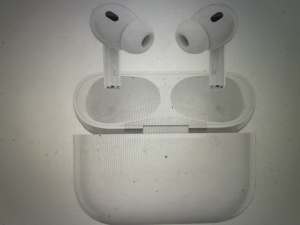 AirPods Pro 2nd Generation - Brand: Apple - White (2nd Hand)