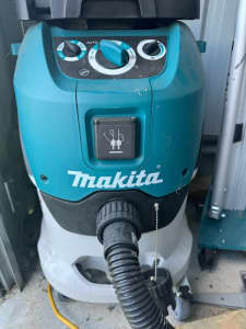 Makita VC4210M 42L Wet/Dry Vacuum