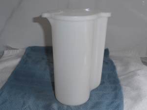 Vintage Tupperware 2L jug with lid. As New