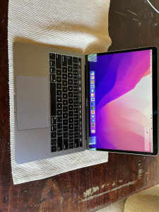 MacBook Pro 13” 512GB with Touchbar 2018