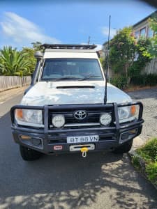 TOYOTA LANDCRUISER WORKMATE (4x4) 11 SEAT 5 SP MANUAL TROOPCARRIER