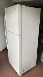 LG Expresscool fridge freezer 422 litre