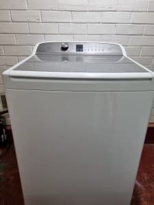 Fisher and Paykel 10kg washing machine *Delivery Available*