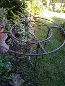 Round iron table frame. Solid. 80cm diameter x 73 tall.