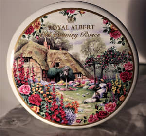 Royal Albert Old Country Roses 1999 Collectable Chocolate Tin 