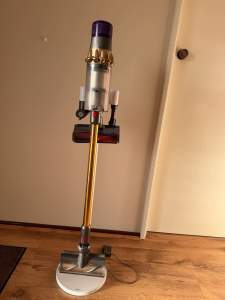 Dyson V11 absolute with Floor Dok Multi