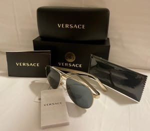 Rarely use 100% GENUINE Versace Unisex Aviator Sunglasses for sale.