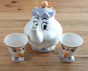 Beauty and the Beast Mrs Potts Teapot and 2x Chip cups