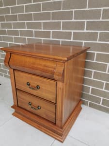 BRAND NEW Southern Oak 3 drawer classic bedside table