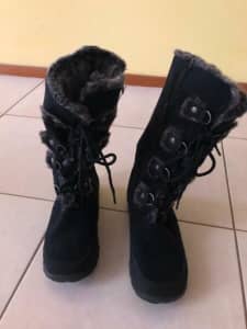 Female Nine West boots for small feet size 4