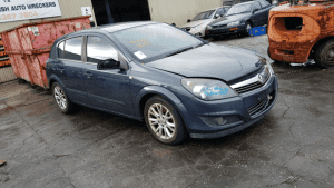 2008 HOLDEN ASTRA AH 1.9L TURBO DIESEL MANUAL WRECKING FOR PARTS 