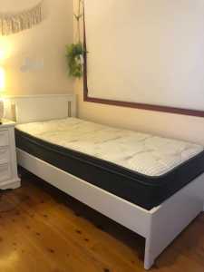 Hampton style single bed with mattress