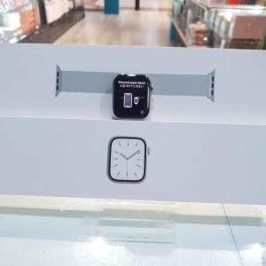 APPLE WATCH 7 CELLULAR 45MM SILVER COMES WITH WARRANTY