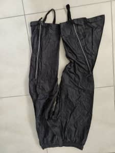 Motorbike rain pants Size L & rain mits