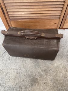 Old Gladstone leather bag