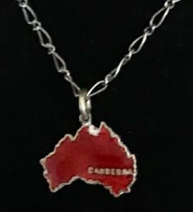 BEAUT vintage STERLING SILVER red enamel AUSTRALIA pendant chain