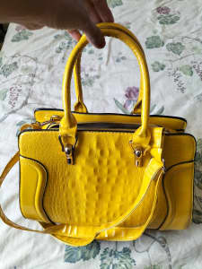 Pretty yellow handbag 