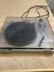 Technics SL-B2 vinyl record player