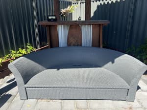 Outdoor day bed/ couch, Onland circular outdoor lounge