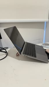 macbook pro 13-inch 2018 Touchbar 16GB