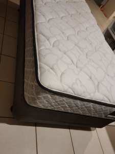 SEALY SINGLE BED MATTRESS AND BASE IN EXCELLENT CONDITION