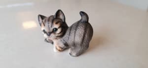 CUTE LITTLE PORCELAIN KITTEN / CAT