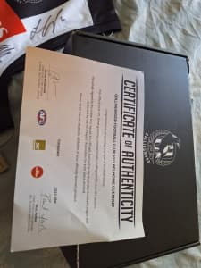 Collingwood 2022 full team signed guernsey with COA