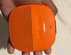 Bose micro soundlink portable speaker very good condition