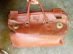 Vintage leather travel bag doctor made in Vic Astar double latch