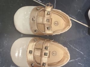 Baby soft sole princess shoes - white / gold - size 6-12 months