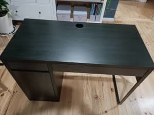 Ikea office desk - excellent condition