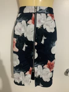 Size 8 ladies Portmans skirt
