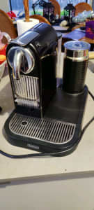 DeLonghi coffee pod machine and milk frother 