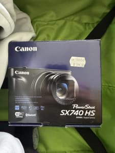Canon SX740 HS Camera
