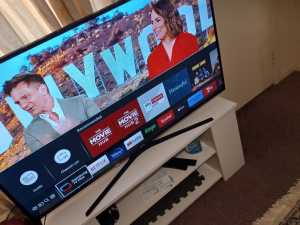 SAMSUNG 55 INCH 4K SMART UHD HDR LED TV MINT CONDITION NO ANY ISSUES N