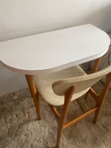 Small table & chair 