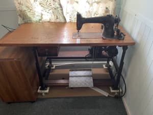 Old Singer Sewing machine/ table