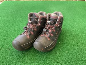 Keen Youth Waterproof Mid Hiking Boots size US4