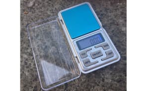 Digital scales 0.01 grams