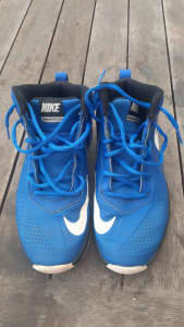 Nike Basketball/Sports shoes Size 5Y/23.5 cm