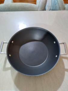 Circulon open frying wok