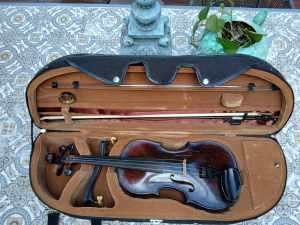 Violin- full size, great condition- previously played in orchestras