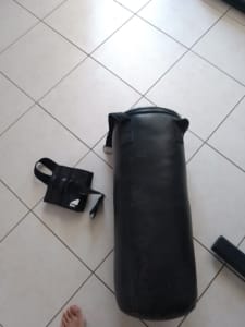 Small boxing bag good condition 