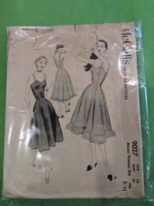 1951 McCalls vintage sewing pattern 9027: Misses princess slip