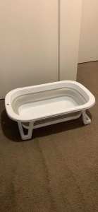 Collapsible baby bath