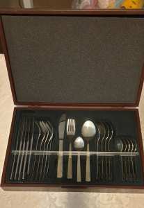 Vintage Cutlery Set in Wooden Case: 18/10 with Gold Accents Edelstahl