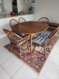 Expandable solid timber Dining table for 6 with chairs